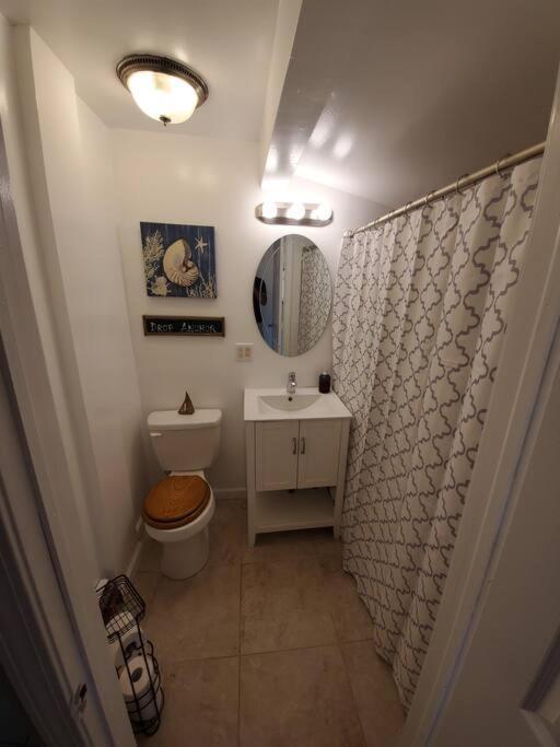 Beachy Bay Breeze Bungalow 2Br With Parking And Close To Many Amenities. West Haven Exterior photo