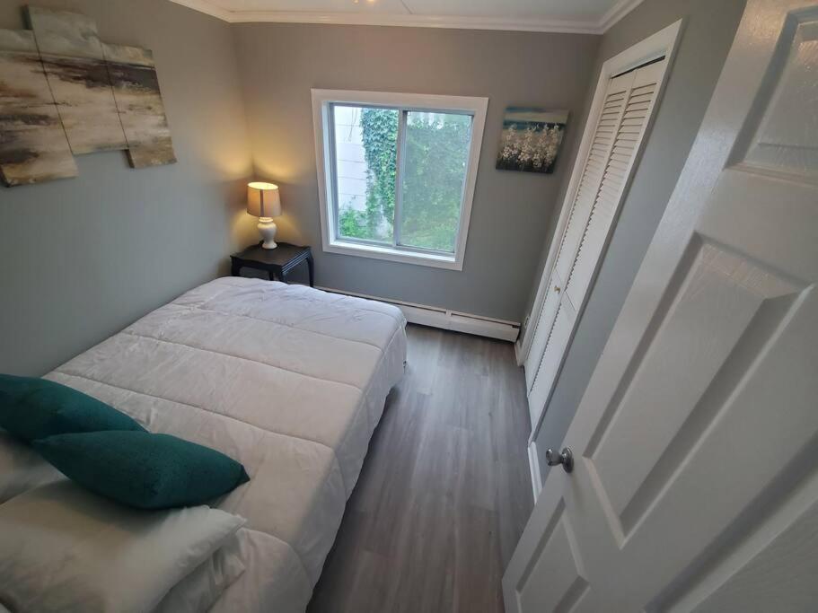 Beachy Bay Breeze Bungalow 2Br With Parking And Close To Many Amenities. West Haven Exterior photo