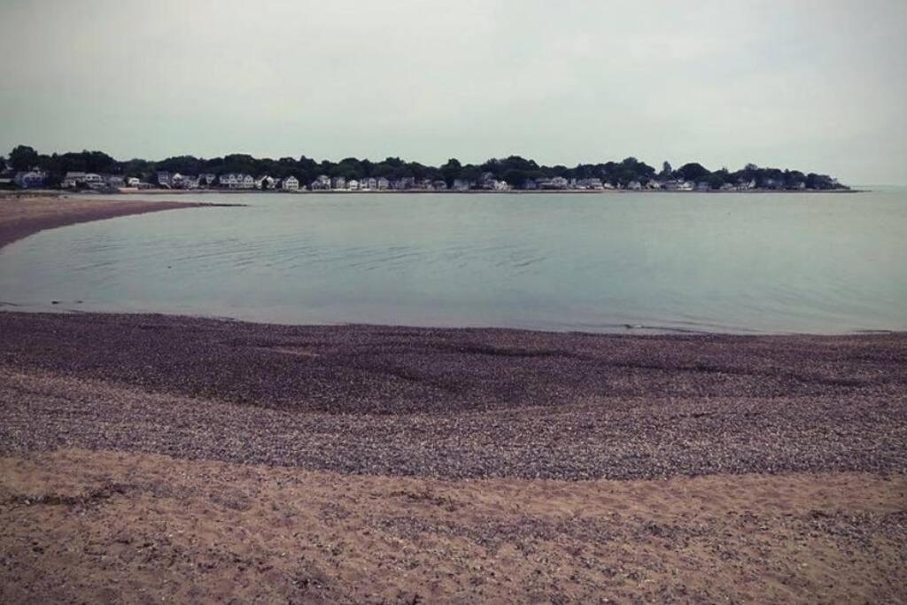 Beachy Bay Breeze Bungalow 2Br With Parking And Close To Many Amenities. West Haven Exterior photo