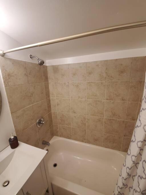 Beachy Bay Breeze Bungalow 2Br With Parking And Close To Many Amenities. West Haven Exterior photo