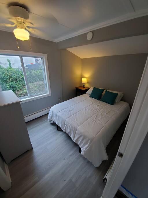 Beachy Bay Breeze Bungalow 2Br With Parking And Close To Many Amenities. West Haven Exterior photo