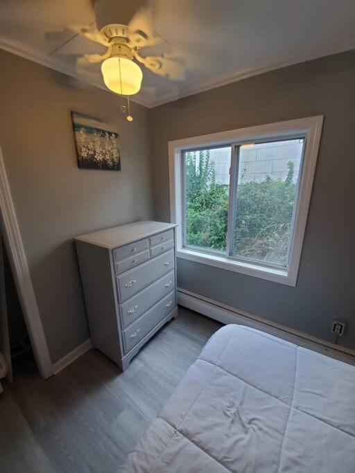 Beachy Bay Breeze Bungalow 2Br With Parking And Close To Many Amenities. West Haven Exterior photo