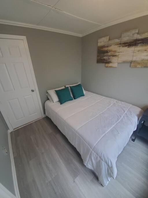 Beachy Bay Breeze Bungalow 2Br With Parking And Close To Many Amenities. West Haven Exterior photo
