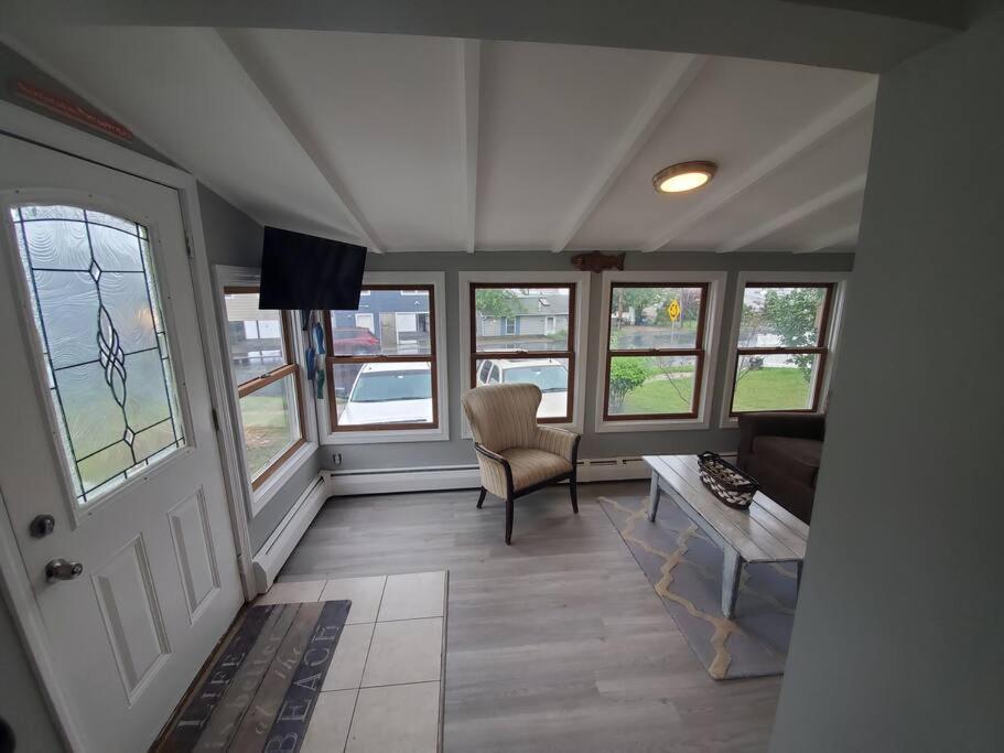 Beachy Bay Breeze Bungalow 2Br With Parking And Close To Many Amenities. West Haven Exterior photo