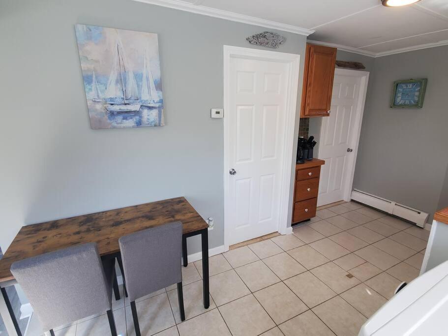 Beachy Bay Breeze Bungalow 2Br With Parking And Close To Many Amenities. West Haven Exterior photo
